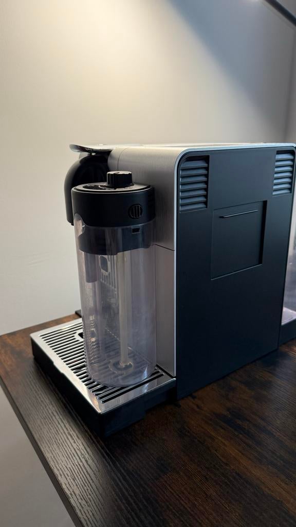 Nespresso DeLonghi Lattissima Pro - Zeer Goed!, Witgoed en Apparatuur, Koffiezetapparaten, Espresso apparaat, Ophalen of Verzenden