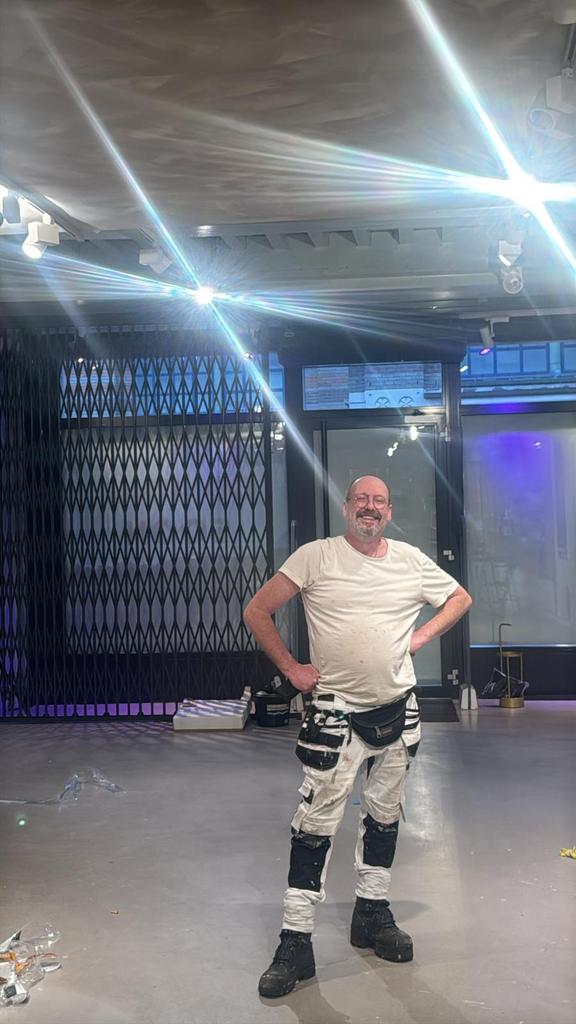 Zoekt u een schilder of klusjesman ik kom  met m’n Campertje, Behangen