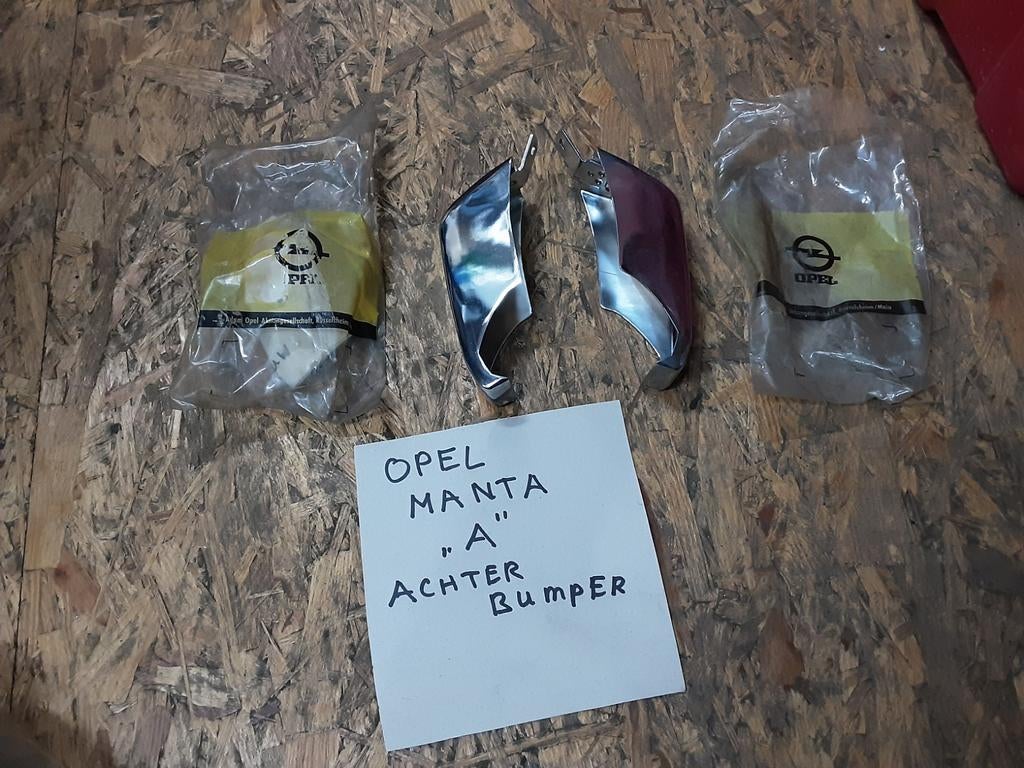 Opel Manta A  Achterbumper rosetten - Nieuw in verpakking, Opel, Nieuw, Ophalen of Verzenden, Achter