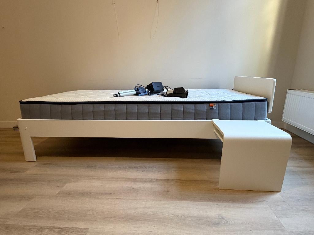 Auping Auronde bed elektrisch hoog/laag wit 90x220, Ophalen, 90 cm, Eenpersoons, Wit
