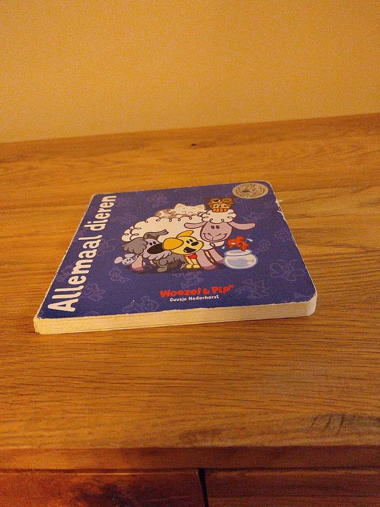 Allemaal dieren - Woezel & Pip boek, Boeken, Kinderboeken | Baby's en Peuters, Ophalen of Verzenden, Zo goed als nieuw, Guusje Nederhorst