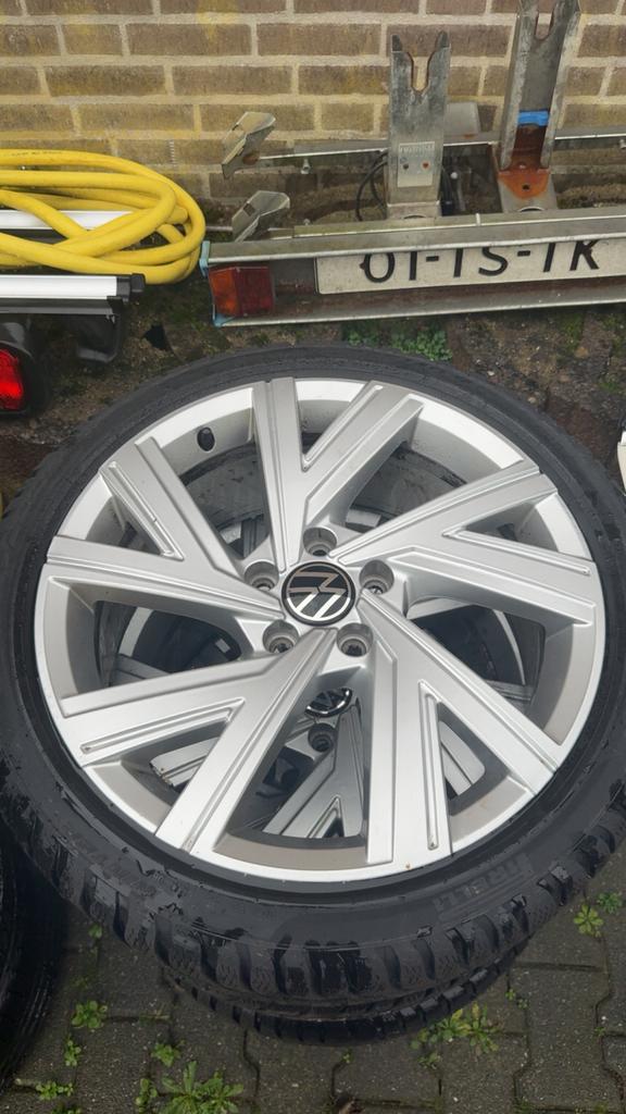 18 inch Golf 8 GTI velgen Winter Banden, Auto-onderdelen, Ophalen, 18 inch, Gebruikt, Banden en Velgen