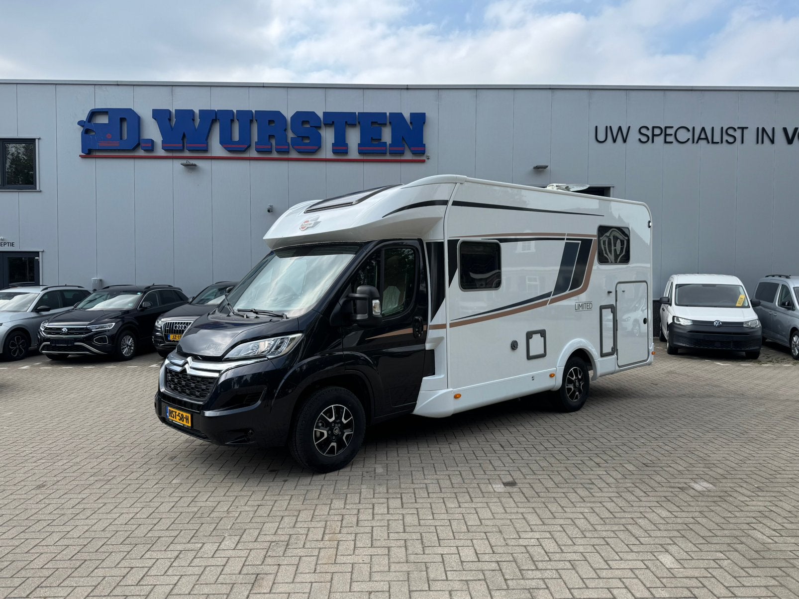 Burstner limited T690 DEMO ! Hefbed , 30k voordeel!, Caravans en Kamperen, Overige brandstoffen, 7 tot 8 meter, Bedrijf, Half-integraal