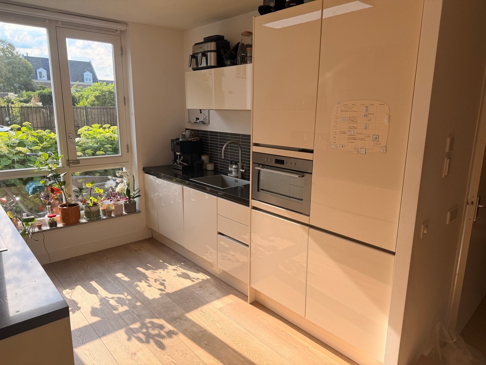 Complete keuken met Whirlpool combimagnetron en afzuigkap, Huis en Inrichting, Keuken | Complete keukens, Ophalen, Gebruikt, Hoekkeuken
