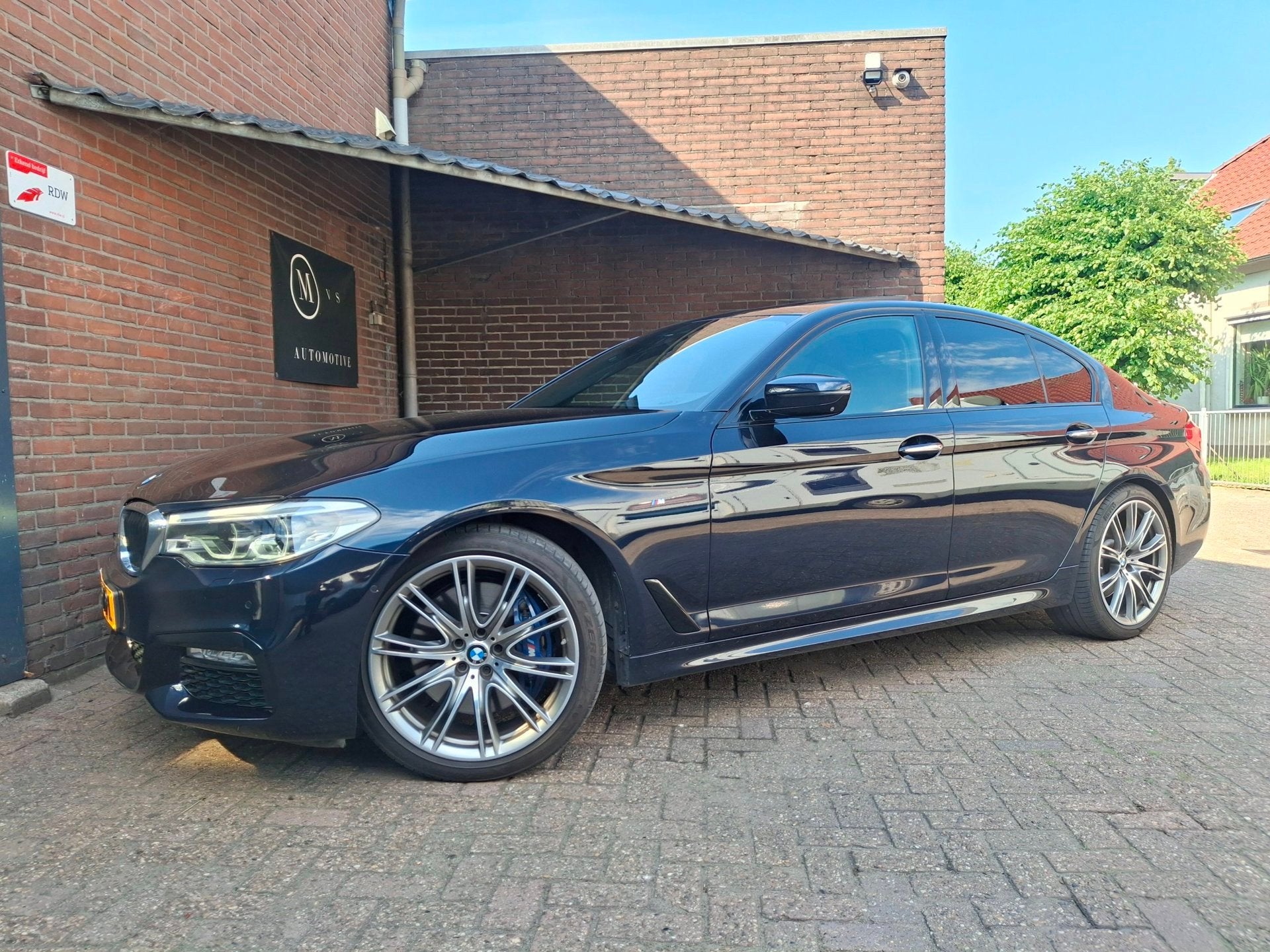 BMW 5-serie 540i xDrive 340PK M-Sport Panoramadak / Harman &, Automaat, Stof, Gebruikt, 2000 kg
