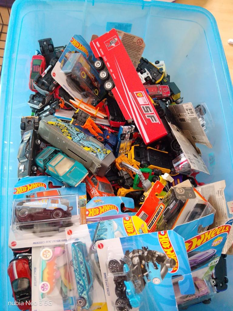 Grote partij Hot Wheels en Matchbox auto's nieuw en gebruikt, Ophalen of Verzenden, Gebruikt