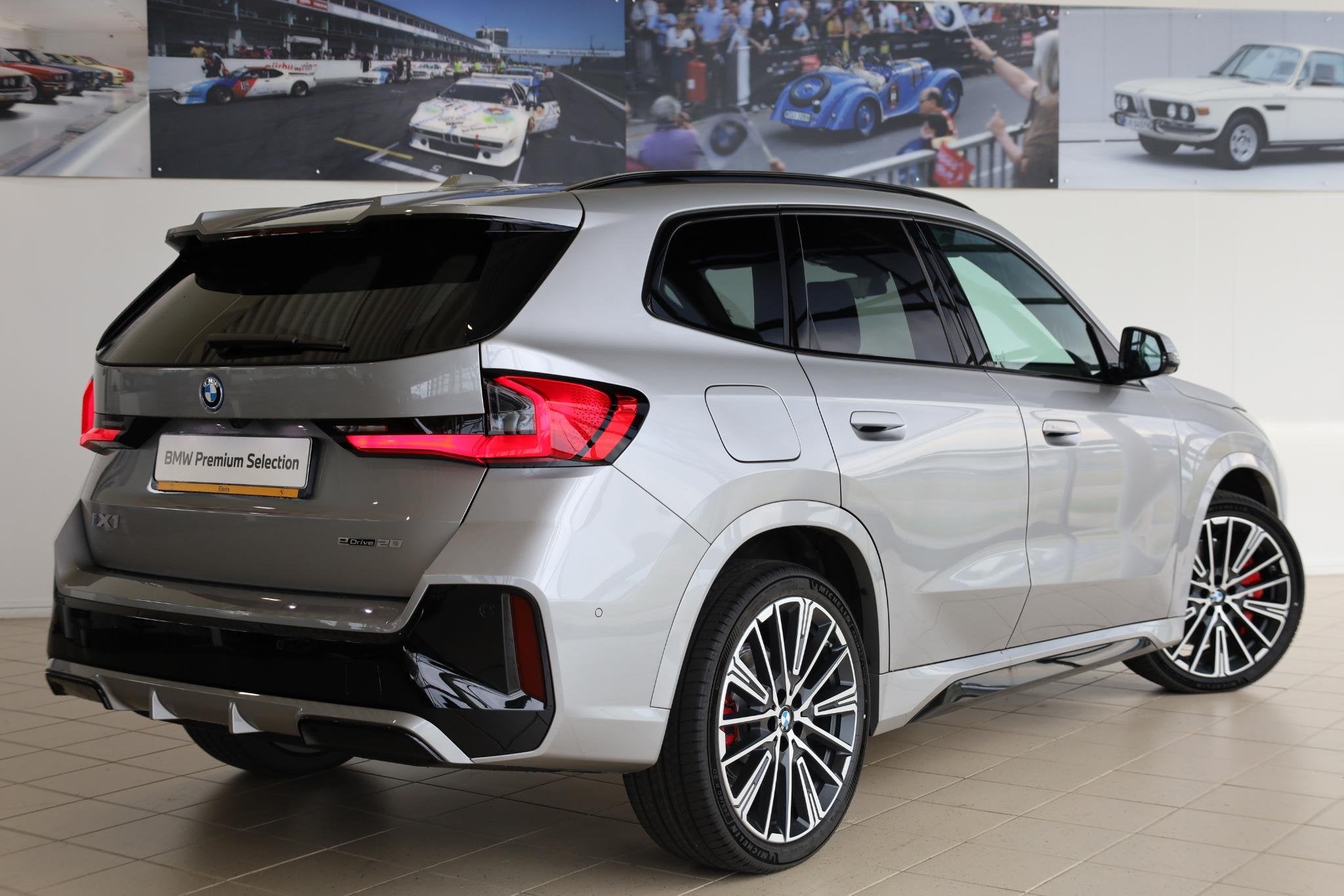 BMW iX1 eDrive20 | M Sportpakket Pro | Harman/Kardon | Panor, 514 km, Met garantie (alle), Automatische klimaatregeling, 204 pk