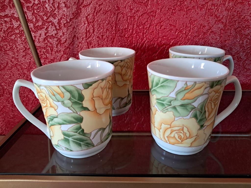 Set van 4 porseleinen mokken met gele rozen. Per stuk:, Ophalen of Verzenden