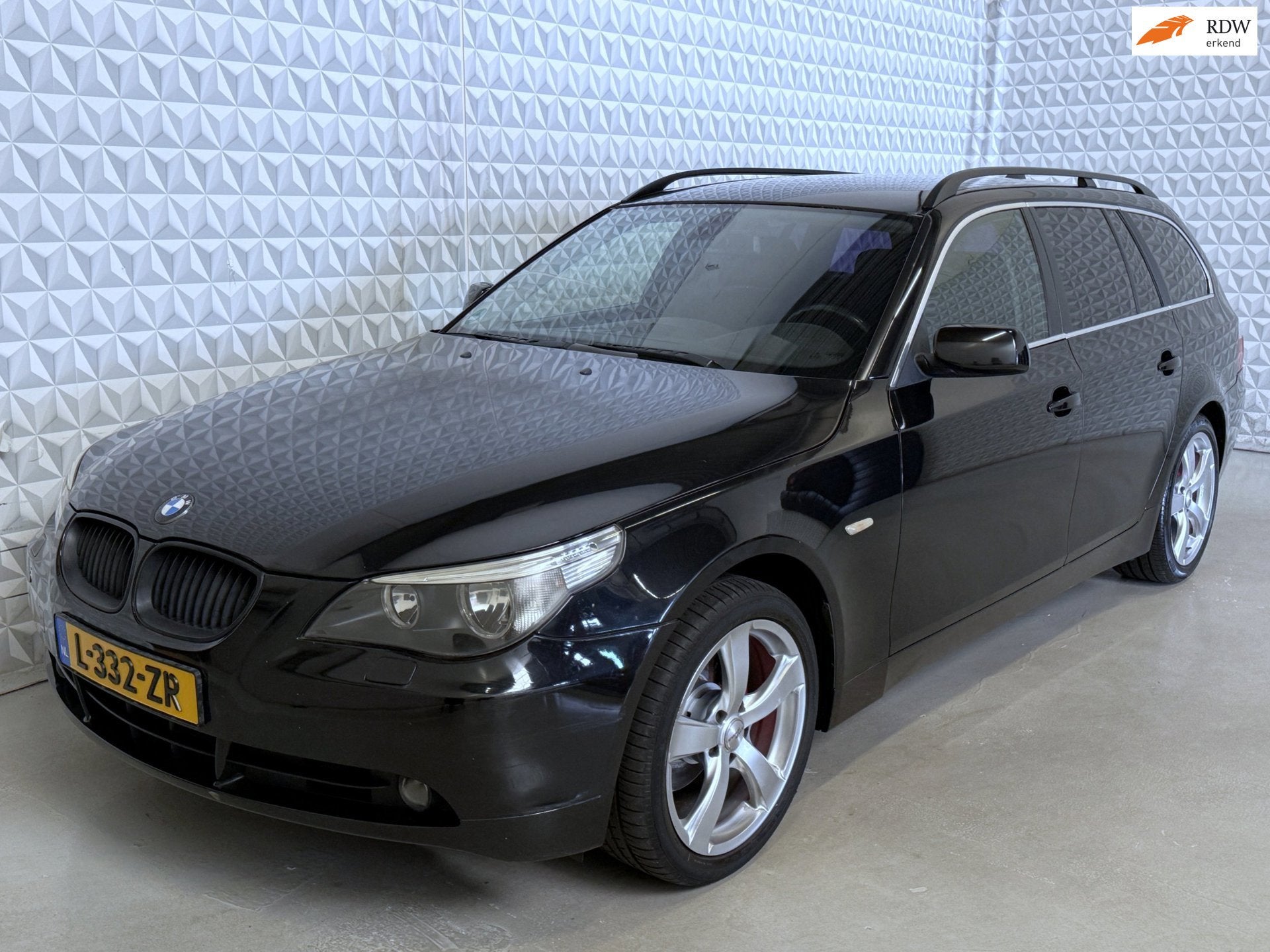 BMW 5-serie Touring 525i 6-CILINDER / AUTOMAAT (2005), Auto's, Automaat, Achterwielaandrijving, Gebruikt, Zwart