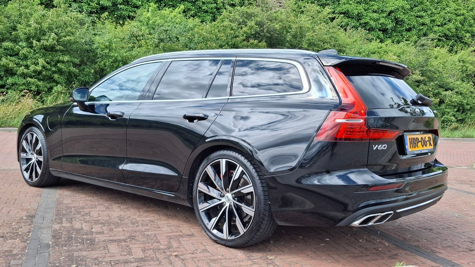 Volvo V60 T8 Twin Engine 390pk 2019 Dealeronderhouden, Auto's, Automaat, 4 cilinders, 1972 kg, Zwart