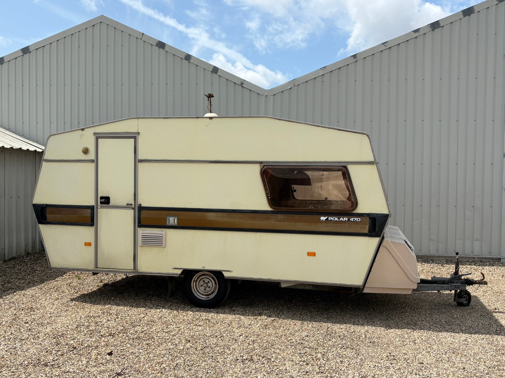 Unieke Polar 470 Retro Caravan (1980) Een echte tijdcapsule, Caravans en Kamperen, Rondzit, Dwarsbed, Particulier, 4 tot 5 meter