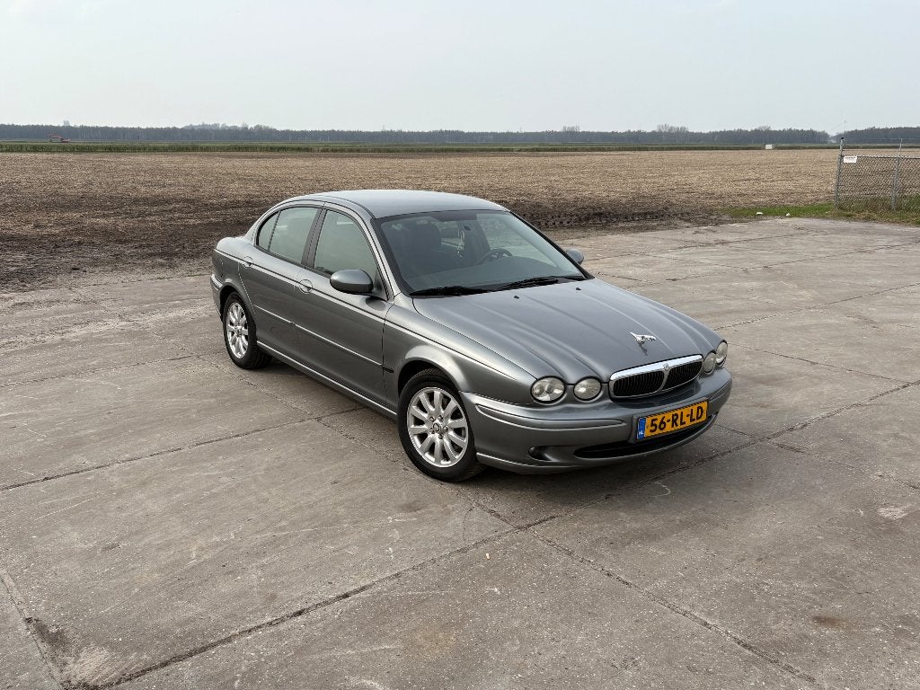 Jaguar X-Type 2.0 V6 AUT 2005 Grijs, Auto's, Jaguar, Stof, 156 pk, 75 €/maand, Grijs