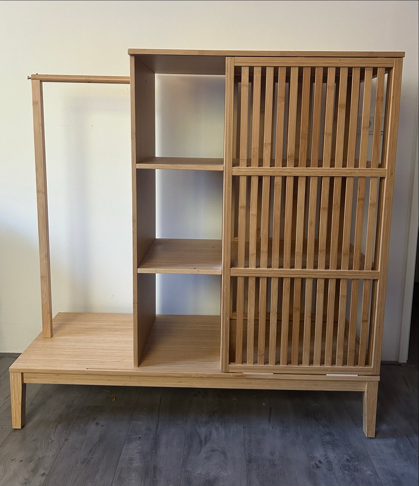 IKEA NORDKISA open kledingkast met schuifdeur, bamboe, Huis en Inrichting, Ophalen, Gebruikt, 100 tot 150 cm, 100 tot 150 cm