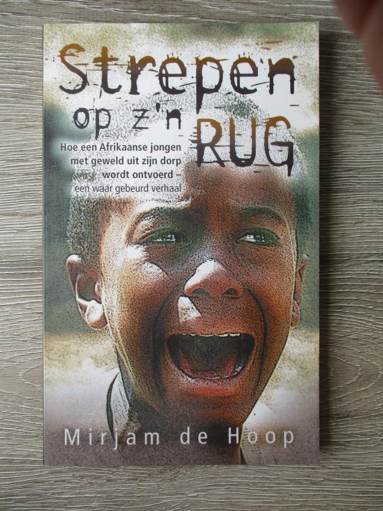 Strepen op z'n rug - Mirjam de Hoop, Ophalen of Verzenden, Gelezen