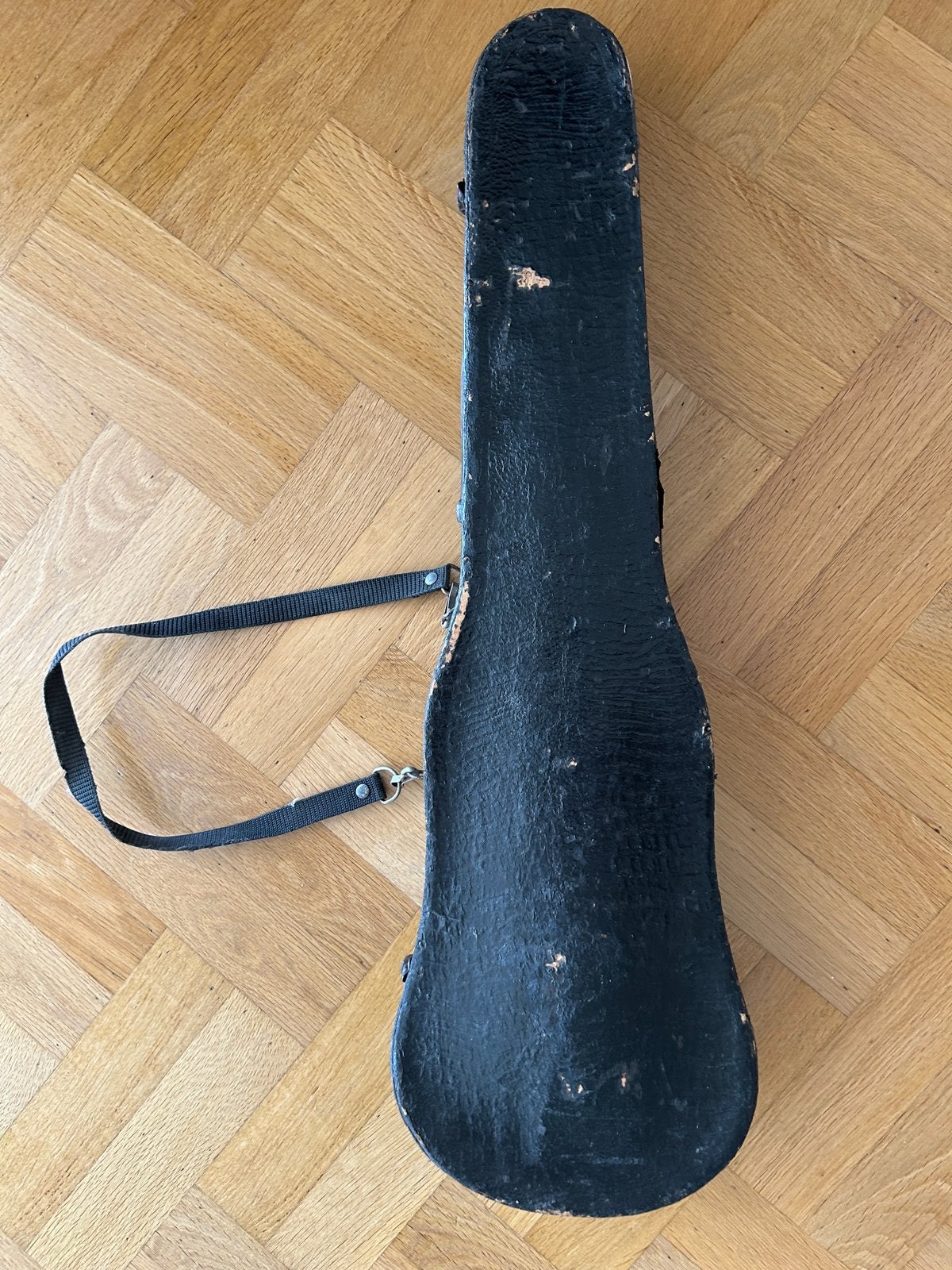 Leuke zwarte vioolkoffer, Ophalen