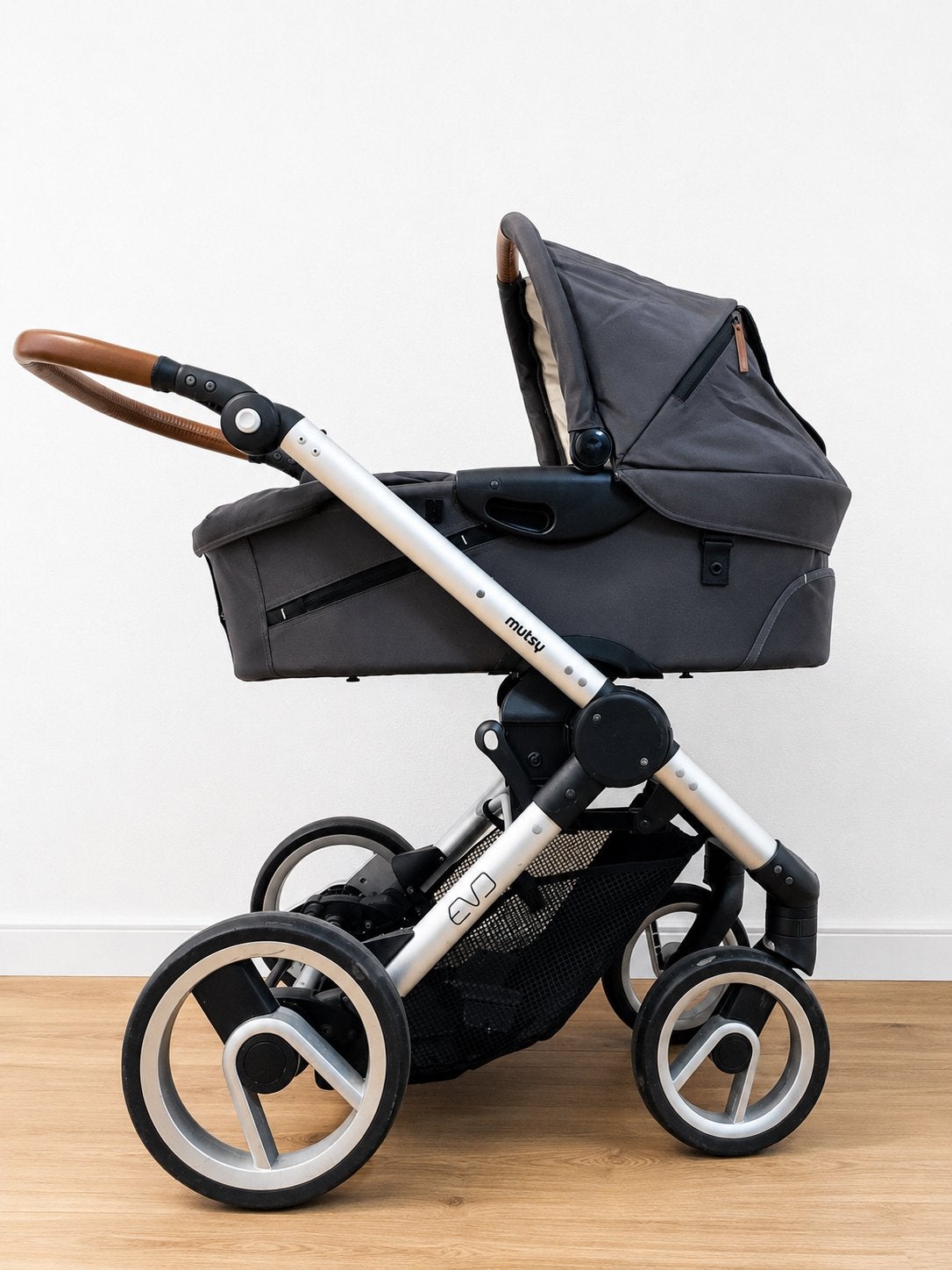 Mutsy Kinderwagen, Ophalen of Verzenden, Zo goed als nieuw, Mutsy, Verstelbare duwstang