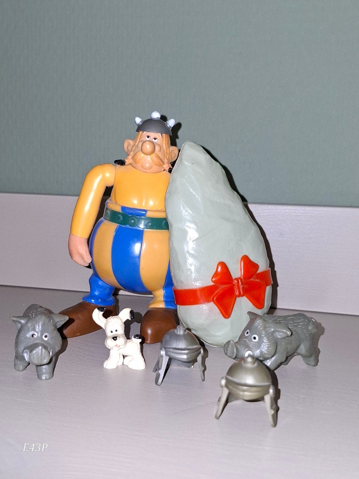 Obelix figuur met Idefix, everzwijnen en helmen, Ophalen of Verzenden, Gebruikt