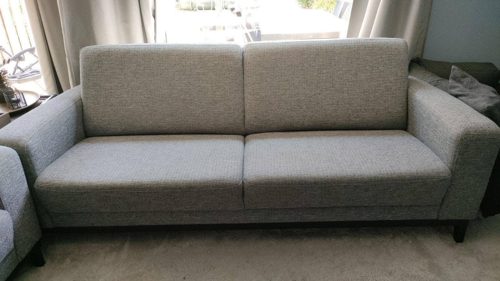 Comfortabele grijze tweezitsbank, Ophalen, Tweepersoons, 75 tot 100 cm, Zo goed als nieuw