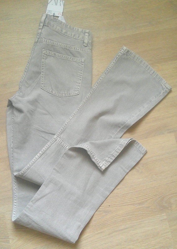 ZARA NIEUWE grijze spijkerbroek met flair 34 valt als 36, Verzenden, Zara, Nieuw, W27 (confectie 34) of kleiner