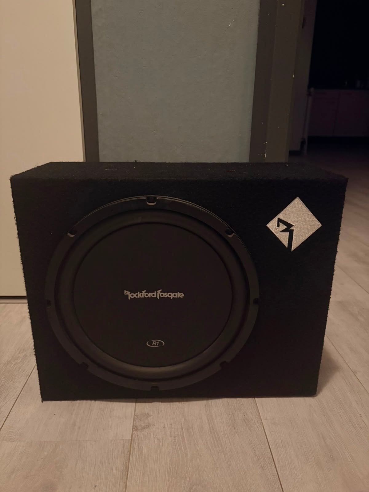 Rockford subwoofer, Ophalen