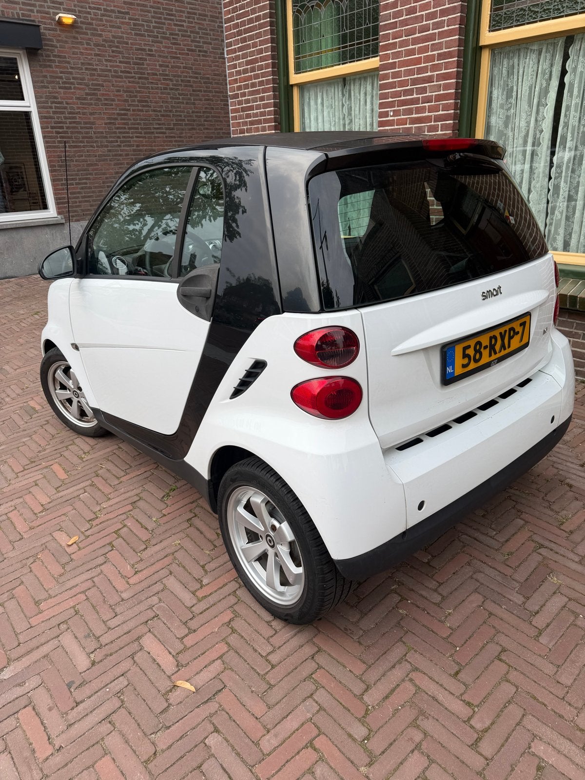 Smart ForTwo 1.0 45KW Coupe MHD AUT 2011 Zwart, Auto's, Automaat, Achterwielaandrijving, 18 €/maand, 61 pk
