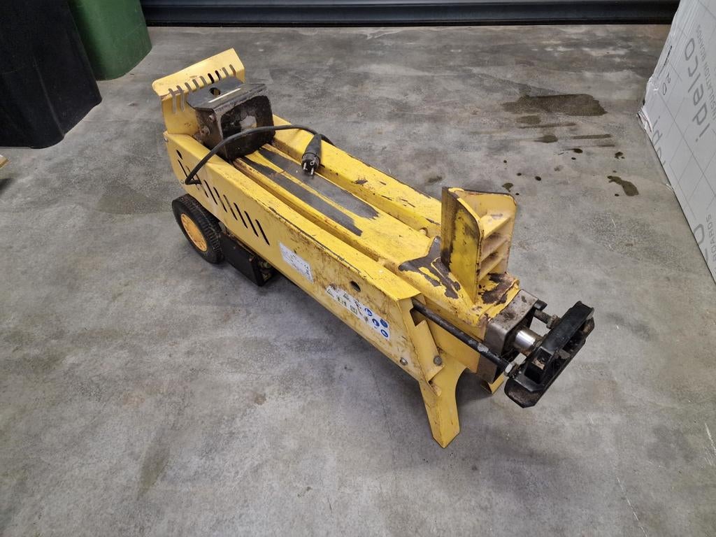 Houtkloofmachine 7 ton, Ophalen, Gebruikt, Elektrisch, Liggend