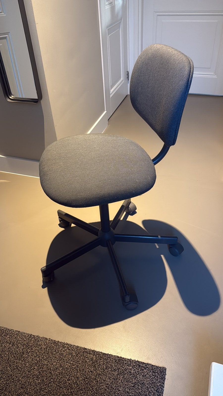 Ikea bureaustoel met wieltjes blackberget, Ophalen, Gebruikt, Grijs
