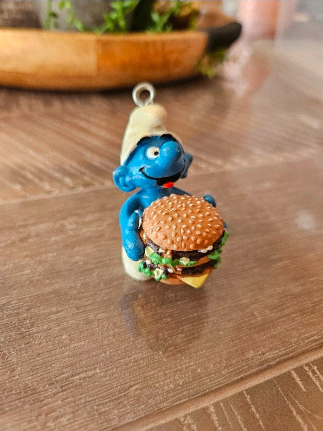 Vintage McDonald's Smurf 1996 met Hamburger - Peyer, Ophalen of Verzenden, Gebruikt, Overige Smurfen, Poppetje, Figuurtje of Knuffel