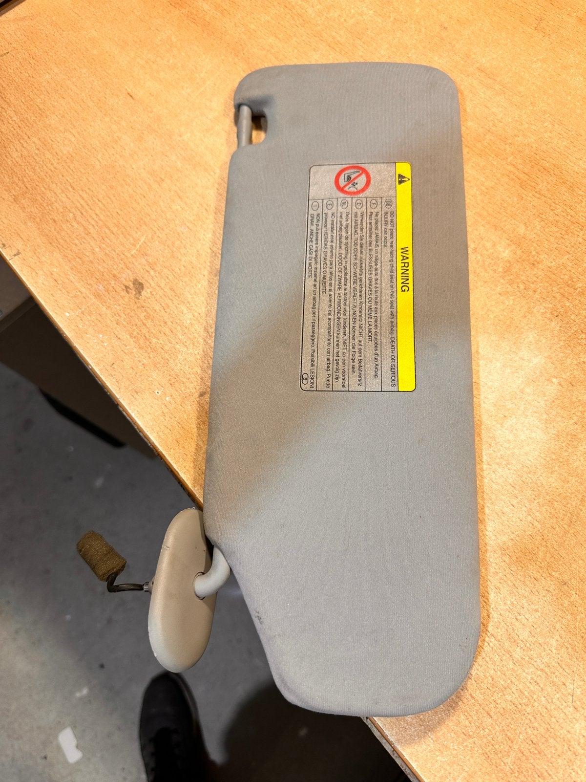 Zonneklep avensis t25 bijrijderskant met afdekkapje, Ophalen of Verzenden, Gebruikt, Toyota