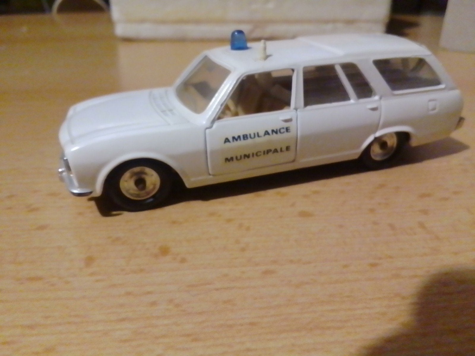 Peugeot 504 Break ambulance, Ophalen of Verzenden, Auto, Solido