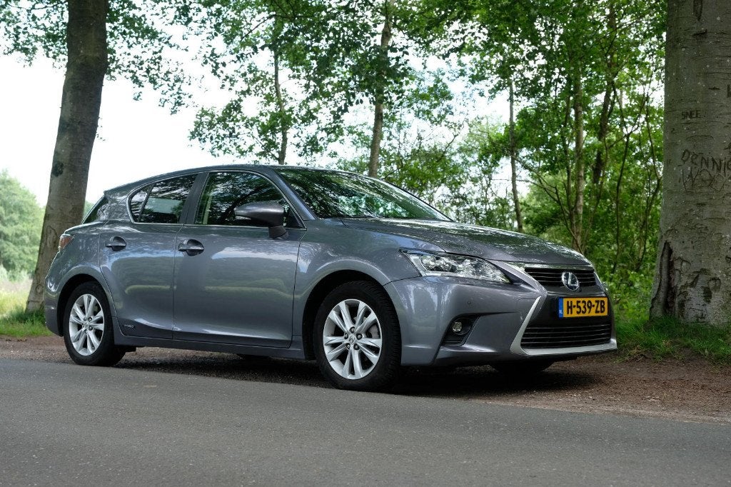 Lexus CT200h 'Luxury Line' (2015) Leder en Levinson audio., Auto's, Lexus, Bi-Xenon koplampen, 4 cilinders, Leder, 75 €/maand