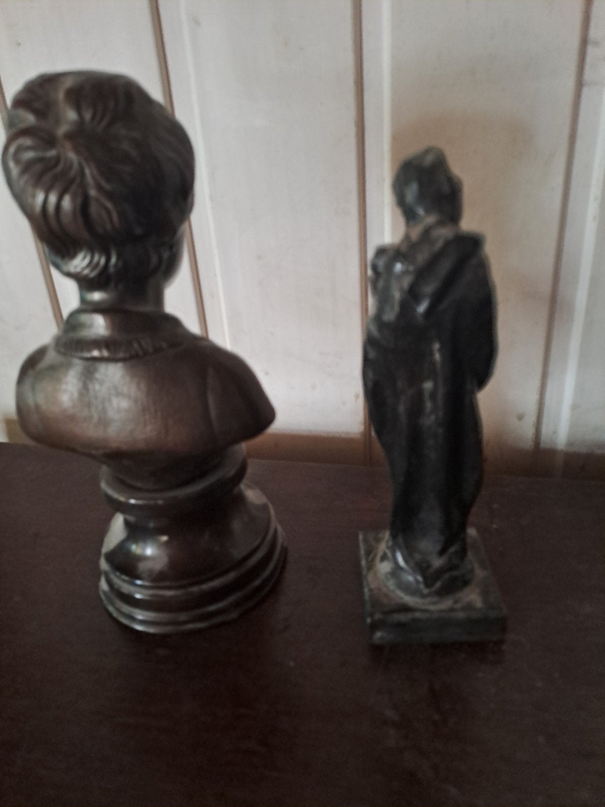 Twee bronzen beelden: Buste van jongen en Maria met kind, Ophalen of Verzenden, 20 - 50 cm, Beeld, Bruin