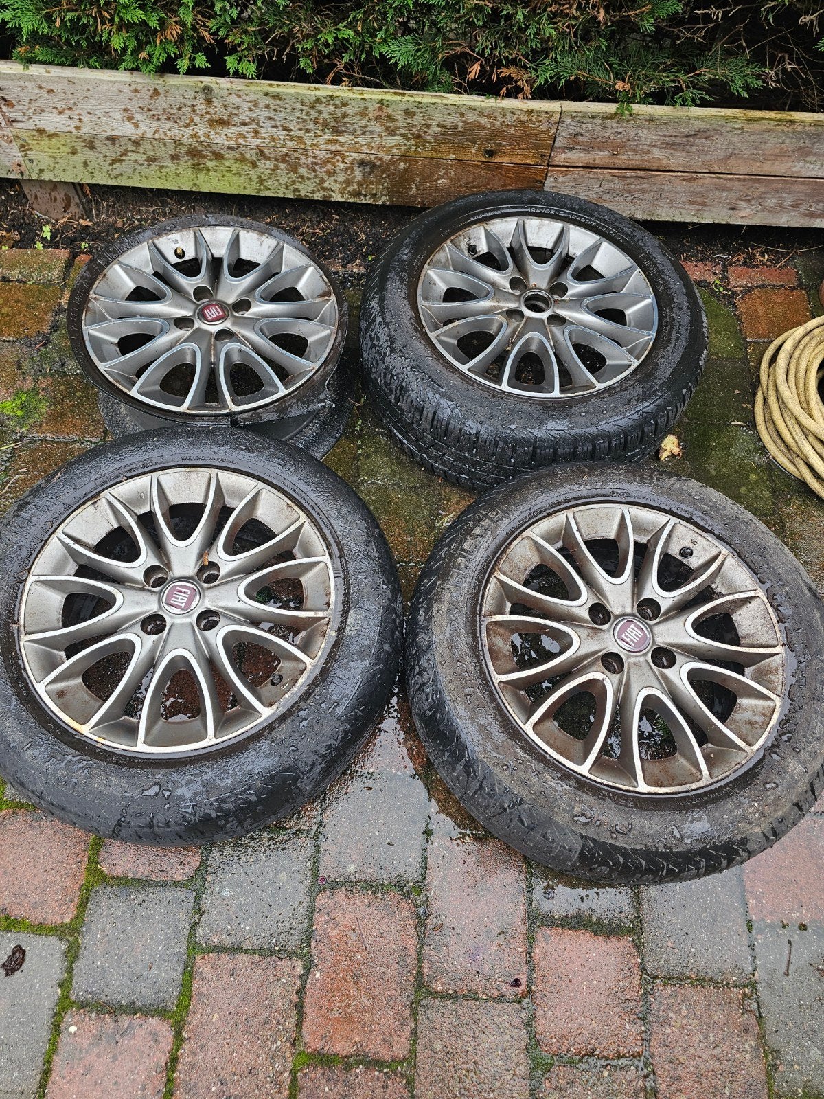fiat punto velgen 185 65 15, Ophalen, Gebruikt