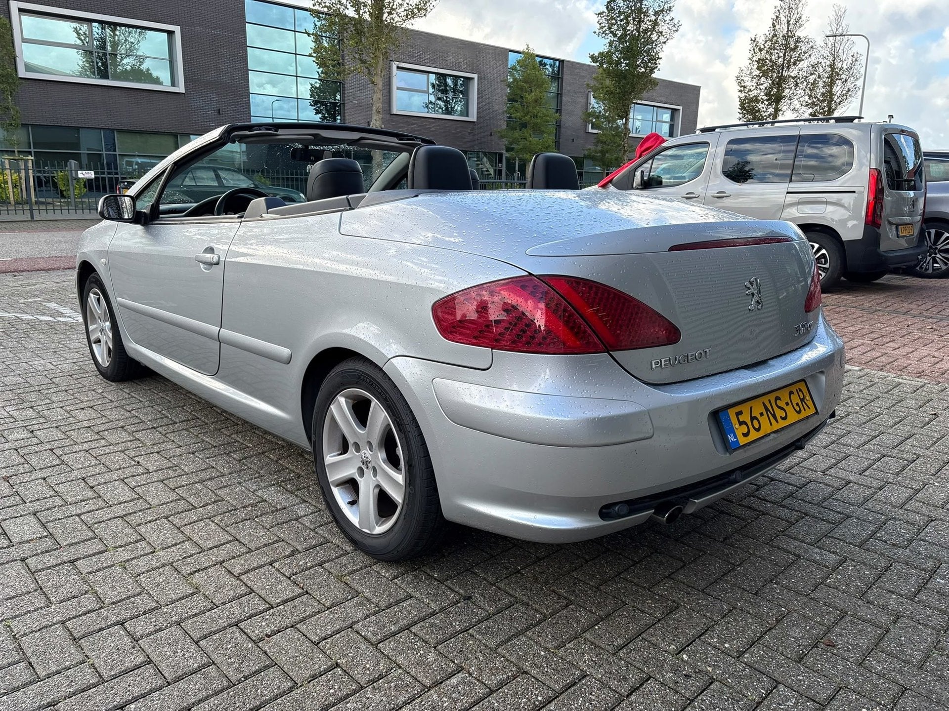 Peugeot 307 CC 2.0-16V CABRIO NIEUWE-APK, LEDER!, Auto's, Voorwielaandrijving, Gebruikt, Zwart, 4 cilinders