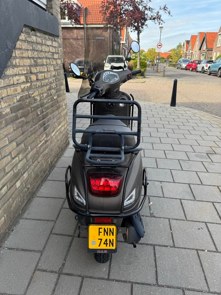 Momo scooter 2022, 7.800 km met 2 helms erbij, Overige merken, Gebruikt, Ophalen of Verzenden, Benzine