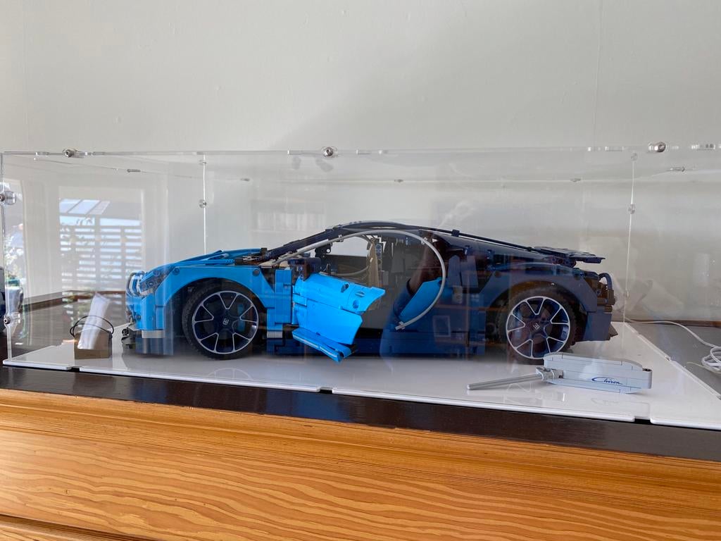 Bugatti Chiron  42083.  Incl. Vitrine, Ophalen
