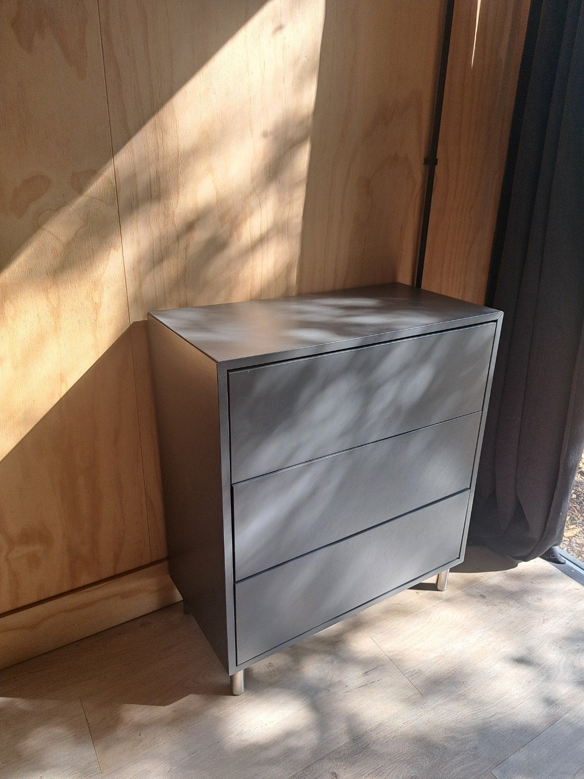 IKEA EKET ladekast met 3 laden, donkergrijs, Huis en Inrichting, Modern, Scandinavisch, Zo goed als nieuw, 3 of 4 laden, Minder dan 100 cm