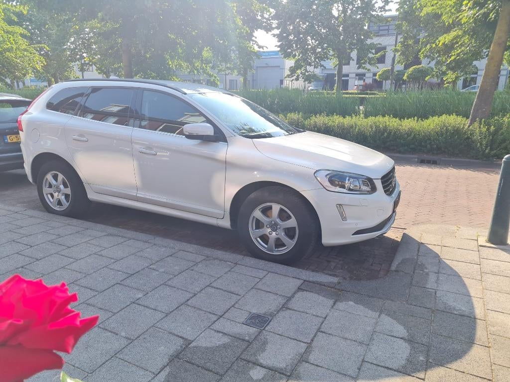 Volvo XC60 2.0 D4 Geartronic 2015 Wit, 4 cilinders, 1634 kg, Leder en Stof, Wit