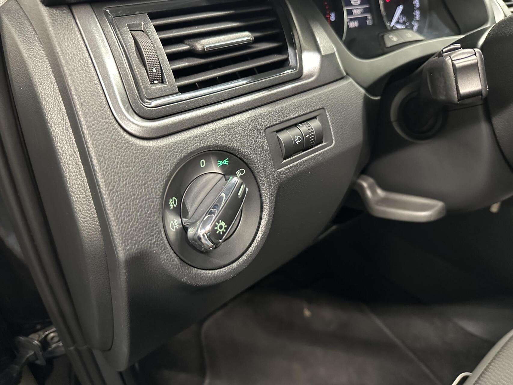 Foto 18 van Skoda Rapid 1.2 TSI Greentech Active AIRCO NAVI CRUISE LM 71