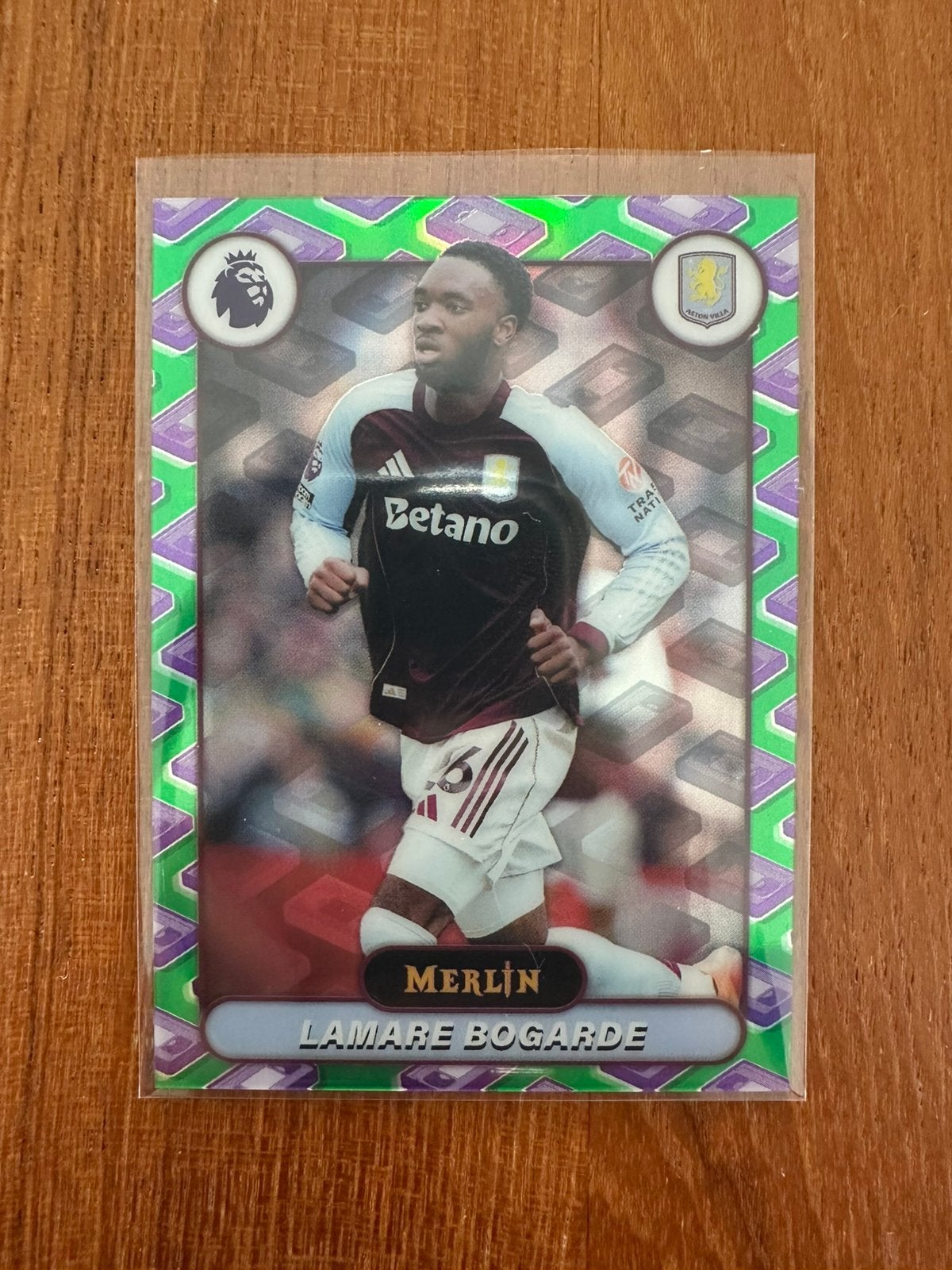 Topps 2026 Merlin Lamare Bogarde #29 Aston Villa VHS refract, Verzenden, Zo goed als nieuw, Buitenlandse clubs, Spelerskaart