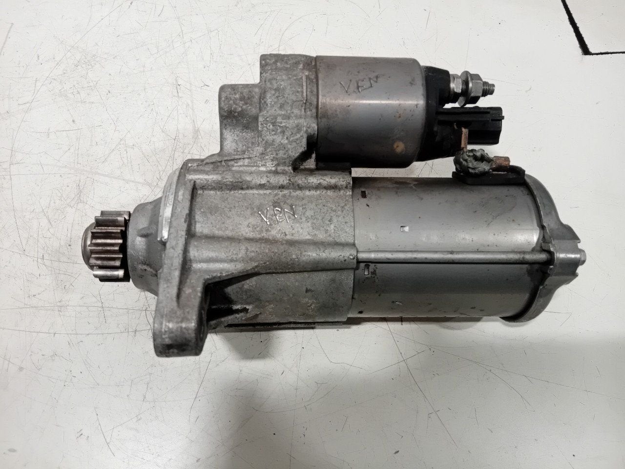 Startmotor Volkswagen Golf, Van der Ven Autorecycling B.V., Gebruikt, Ettenseweg 76, 4706 PB Roosendaal, The Netherlands, Herkomst onderdeel bekend