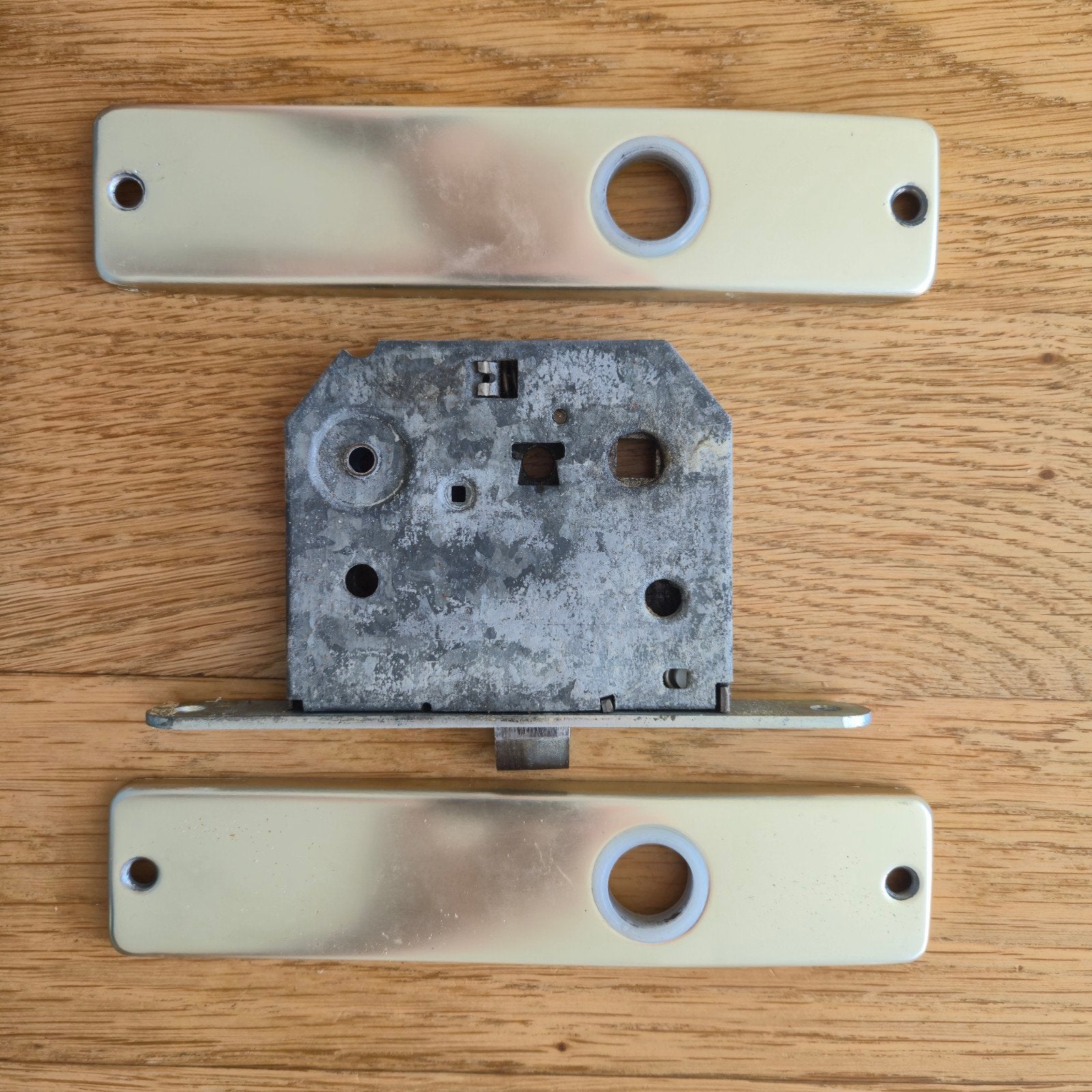 Slot met voorplaat 153x18mm, Doe-het-zelf en Verbouw, Hang- en Sluitwerk, Ophalen of Verzenden, Gebruikt, IJzer, Slot