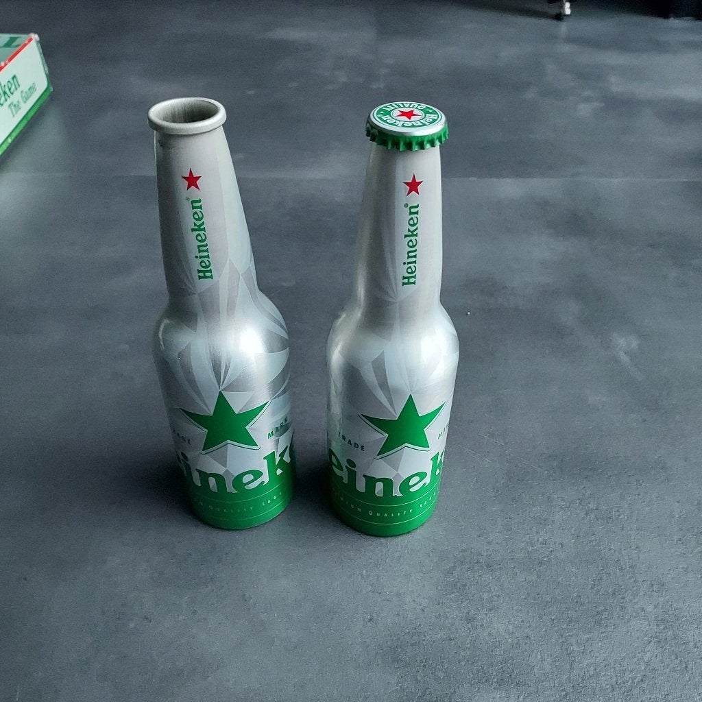 2 Heineken bierflesjes metaal blacklight, Ophalen of Verzenden, Zo goed als nieuw, Heineken
