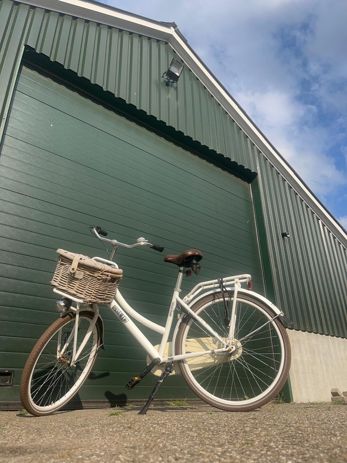 26 inch Meisjesfiets - Wit met mandje, Fietsen en Brommers, Fietsen | Meisjes, Terugtraprem, Gebruikt, Sparta pickup, Versnellingen