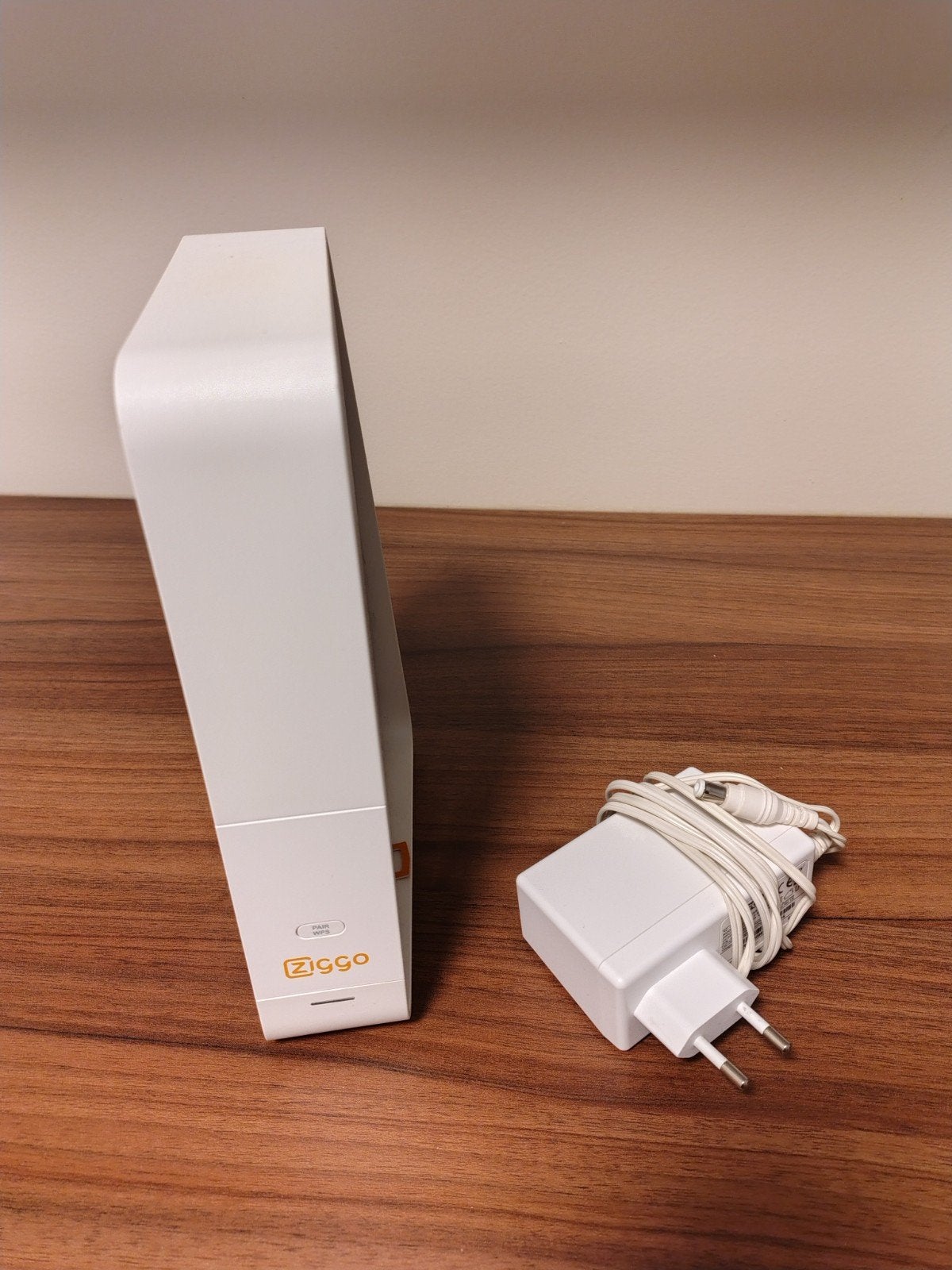 Ziggo Connectbox TG2492LG-ZG Router met modem, Ophalen of Verzenden, Zo goed als nieuw, Router met modem, Ziggo