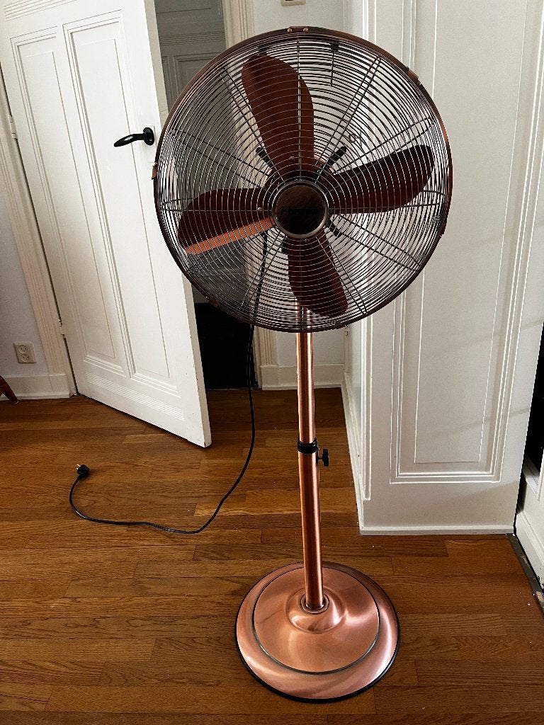 Gratis: staande ventilator koperkleur - defect, Ophalen, Niet werkend, Statiefventilator