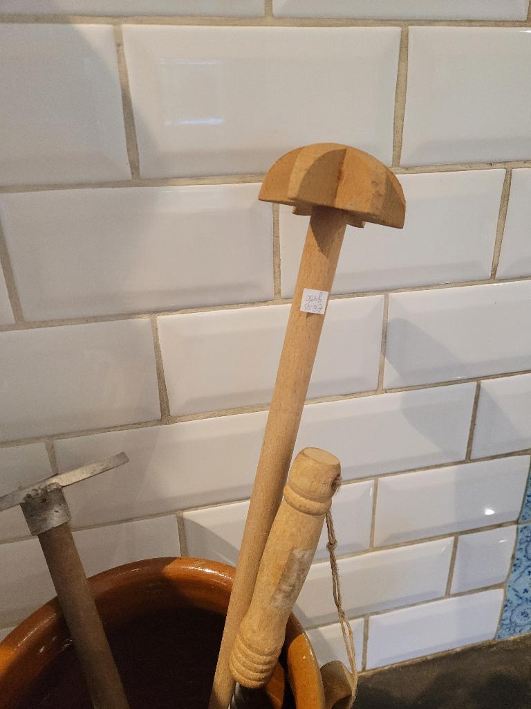 Oude 45 cm lange klopper van hout, Heikant 21 Kaatsheuvel, Overige typen, Hout, Belle Vieille Brocante