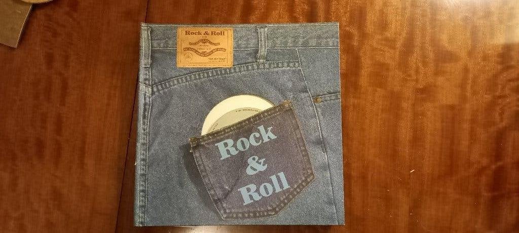 Rock en Roll pop up boek, Ophalen of Verzenden, Gelezen, Genre of Stijl