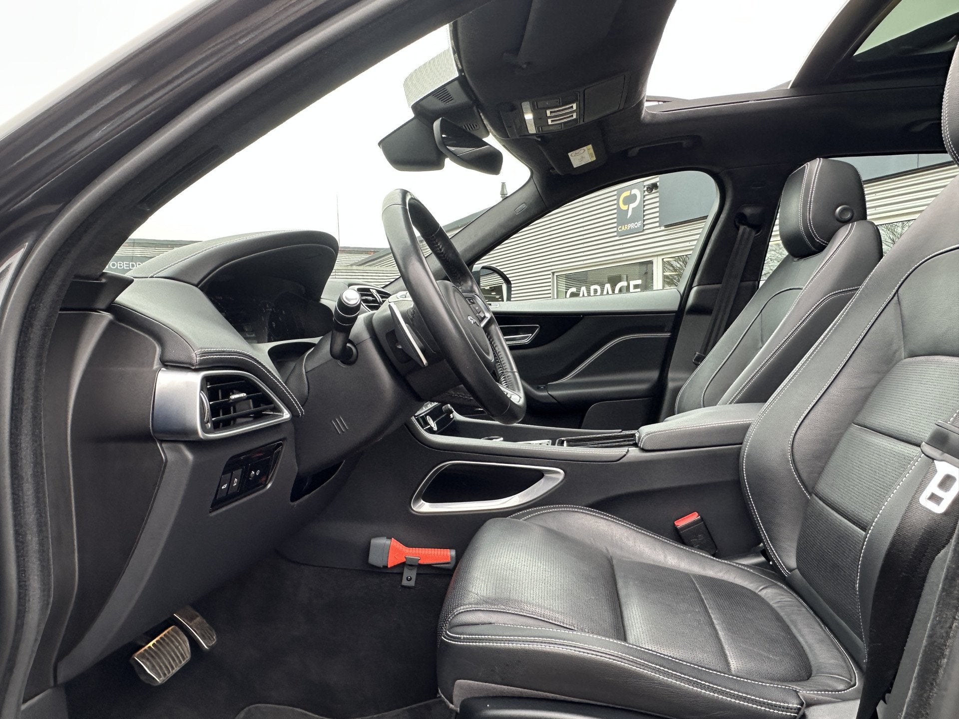 Jaguar F-Pace 2.0t AWD R-Sport | Panodak | Leder | Achteruit, Auto's, Gebruikt, Euro 6, 4 cilinders, 252 pk
