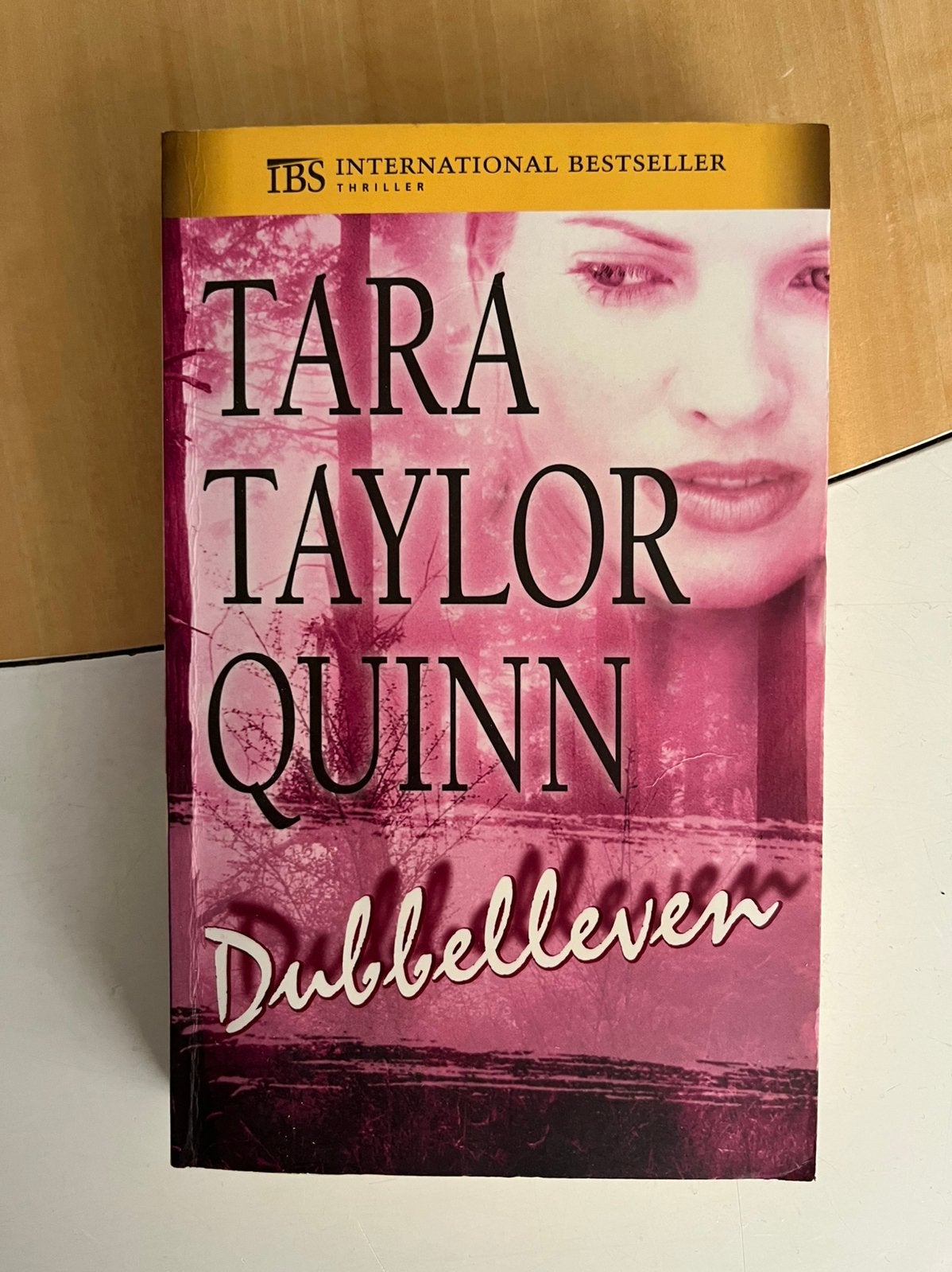 Tara Taylor Quinn - Dubbelleven, Ophalen of Verzenden, Zo goed als nieuw, Amerika